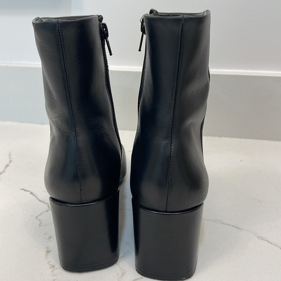 Women’s black boots - Picture 3 of 5